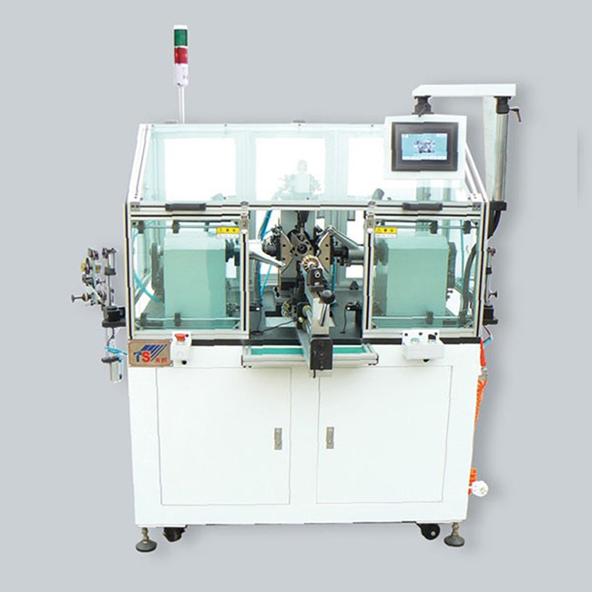 Machine à enrouler les bobines de rotor pour outils électriques