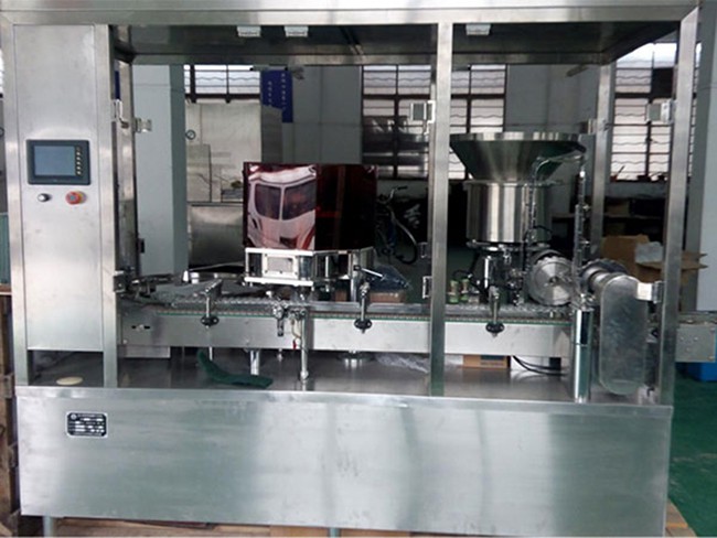Machine de remplissage et scellage / Remplisseuse scelleuse