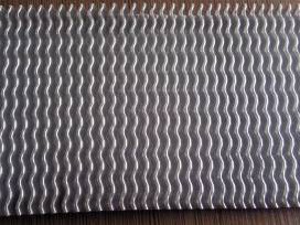 Machine de fabrication d’ailettes de radiateur en aluminium