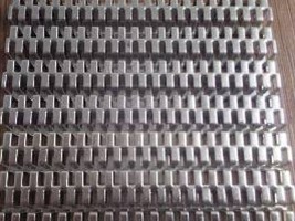 Machine de fabrication d’ailettes de radiateur en aluminium