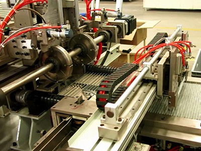 Machine d’assemblage de noyaux de chauffage