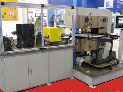Machine d’assemblage de noyaux de chauffage