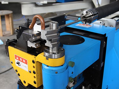 Machine-outil à commande numérique (CNC) plieur de tube en cuivre
