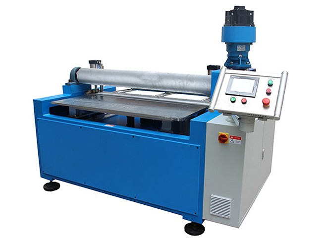 Machine plieuse pour bobines de condenseur