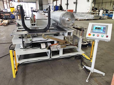 Machine plieuse pour bobines de condenseur