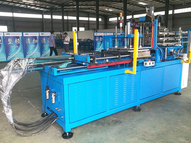 Machine d’assemblage de noyau d’évaporateur