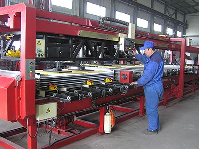Machine d’extension verticale de tube