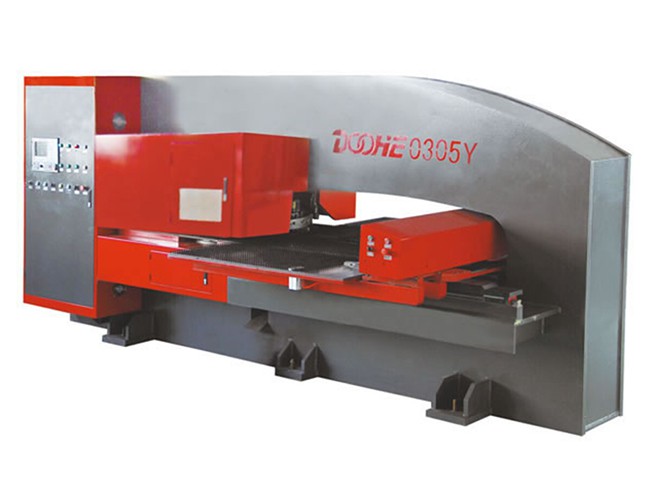 Poinçonneuse à tourelle CNC