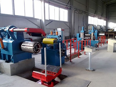 Machine de découpe longitudinale à haute vitesse