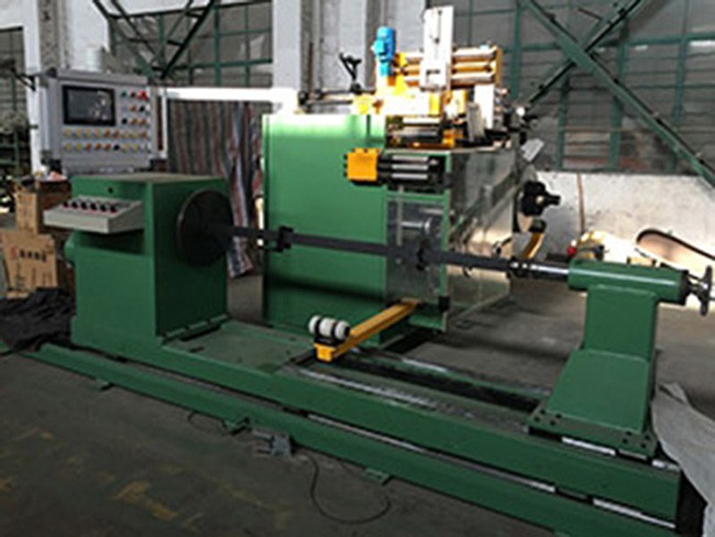 Machine de bobinage de feuille à haute tension