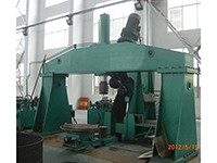 Machine de bordage de fond embouti