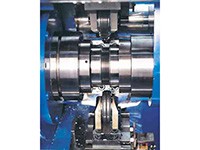 Machine de fluotournage de poulies