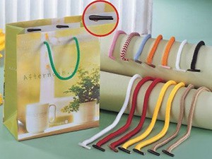 Machine automatique pose embouts de lacets de chaussures 